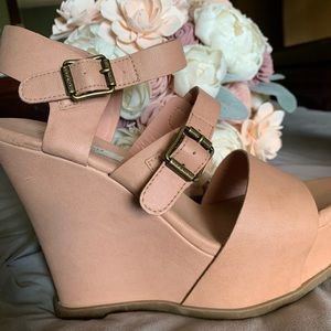 Simply Vera- Vera Wang Blush Wedges